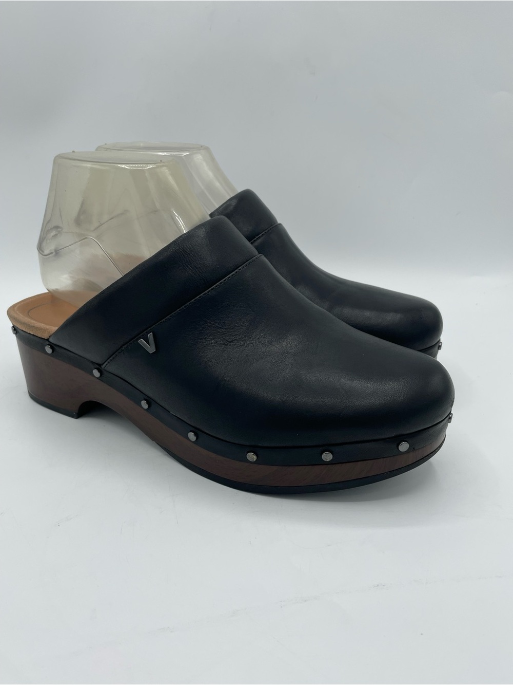 Vionic Kacie Black Leather Slip-On Clog Mules with Wood-Effect.